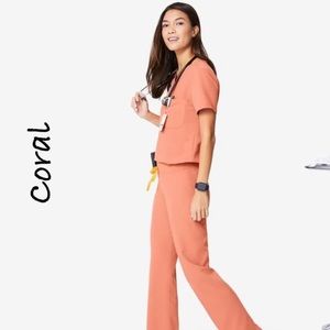 XL Coral Catarina top & Kade bottoms figs scrubs